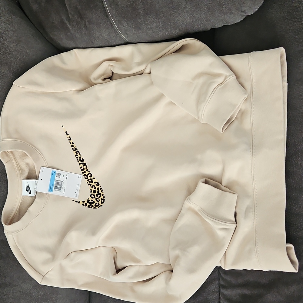 Nike pullover sweatshirt